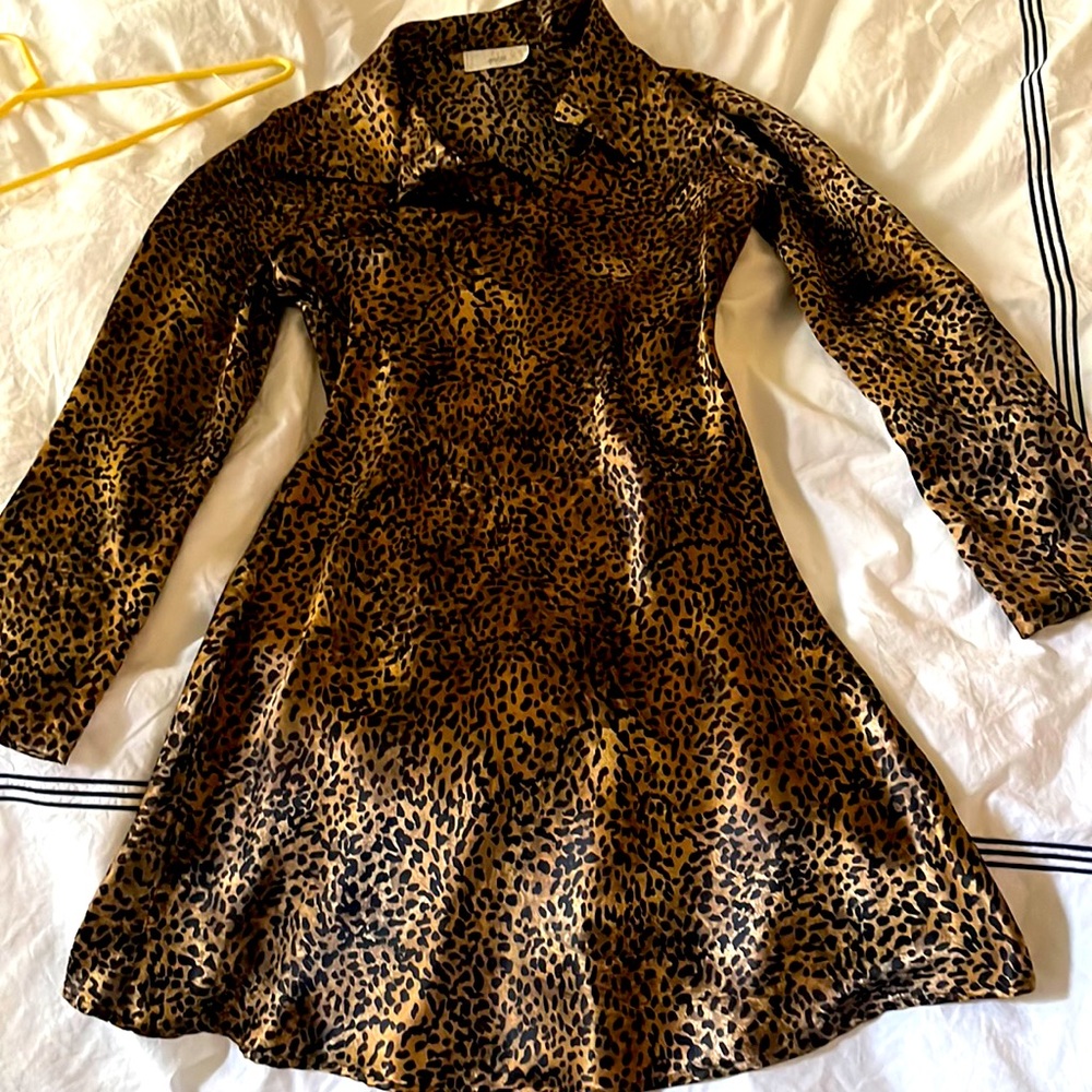 Beautiful leopard pattern silky smooth dress